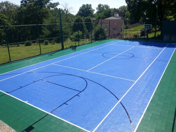 Evergreen and bright blue full multi-court